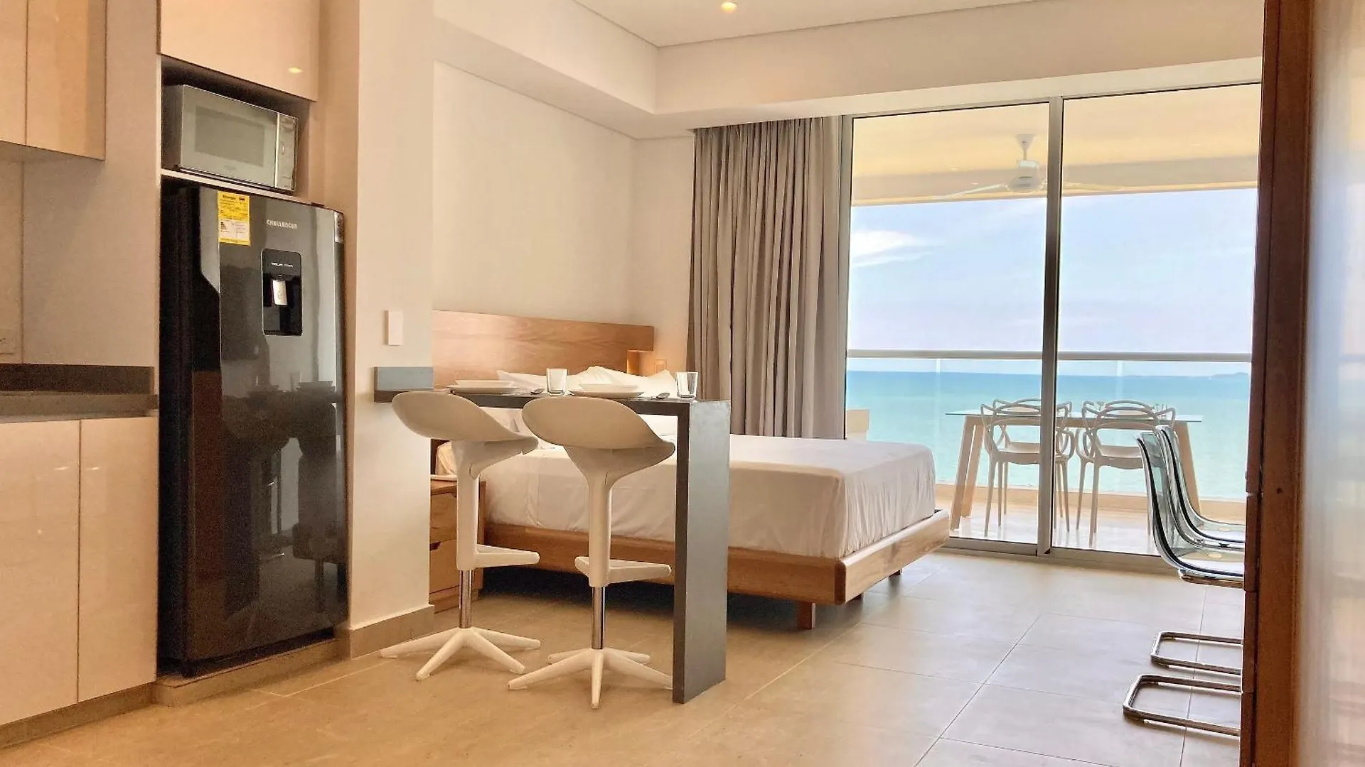 Cb1223 Suite En Crespo Frente Al Mar 10Min Centro Cartagena